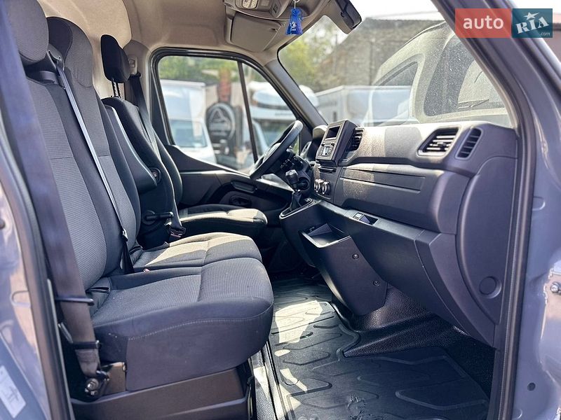 Грузовой фургон Renault Master 2022 в Хусте
