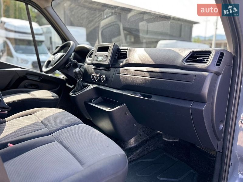 Грузовой фургон Renault Master 2022 в Хусте