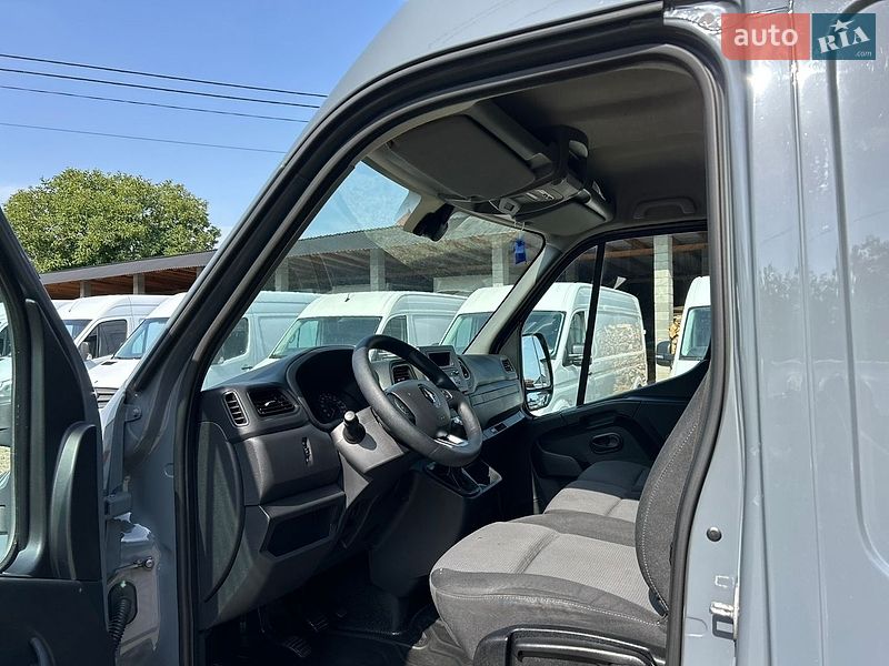Грузовой фургон Renault Master 2022 в Хусте