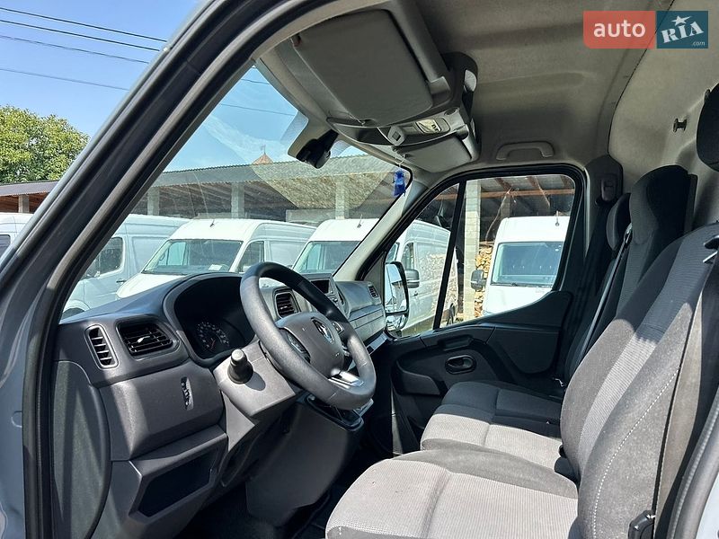 Грузовой фургон Renault Master 2022 в Хусте