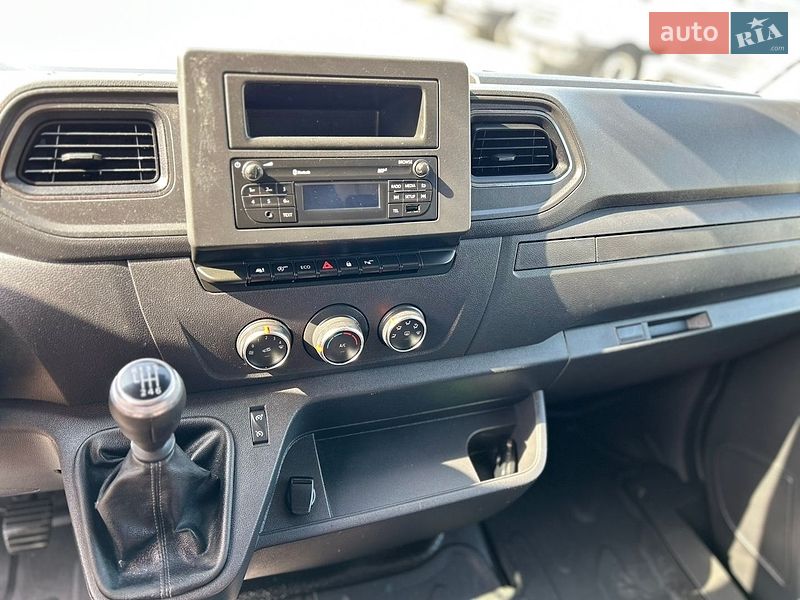 Грузовой фургон Renault Master 2022 в Хусте