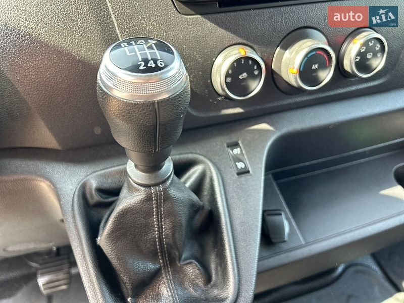 Грузовой фургон Renault Master 2022 в Хусте