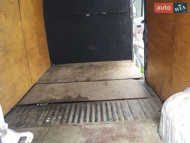 Грузовой фургон Renault Master 1999 в Брошневе-Осаде