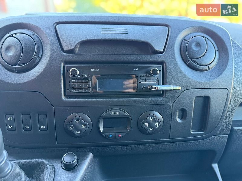 Грузовой фургон Renault Master 2015 в Тернополе