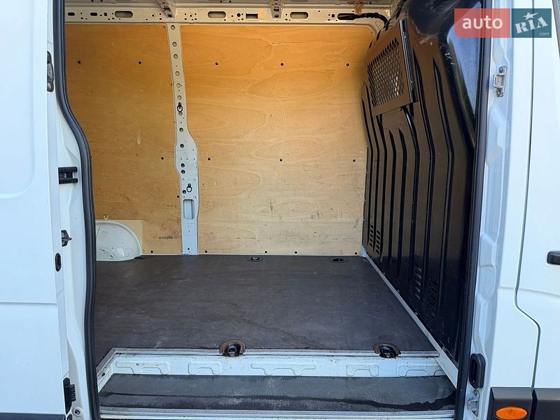 Грузовой фургон Renault Master 2015 в Тернополе