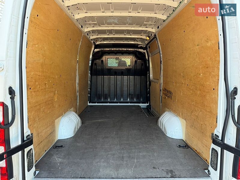 Грузовой фургон Renault Master 2015 в Тернополе