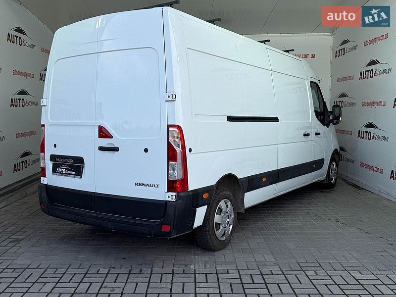 Вантажний фургон Renault Master 2015 в Львові