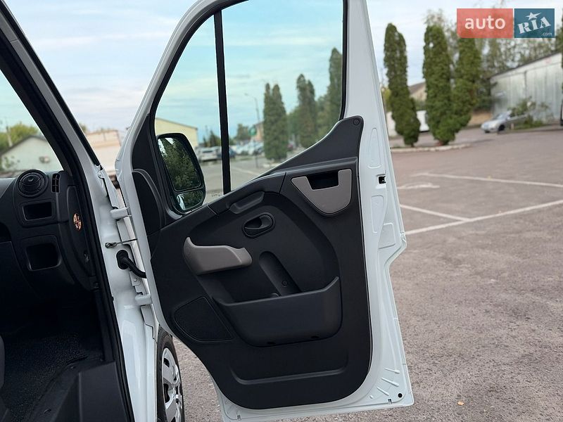 Вантажний фургон Renault Master 2017 в Дубні