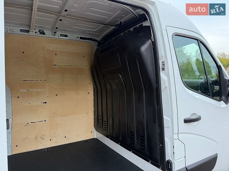 Вантажний фургон Renault Master 2017 в Дубні