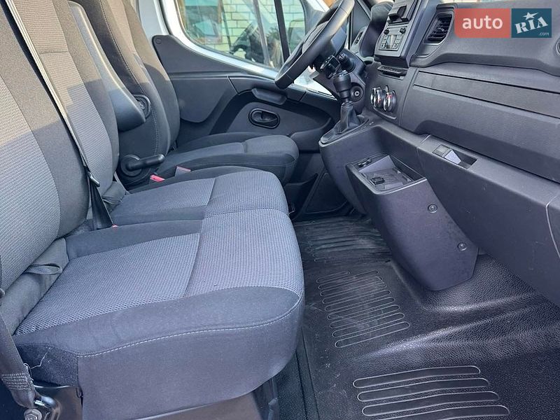 Грузовой фургон Renault Master 2022 в Рованцах