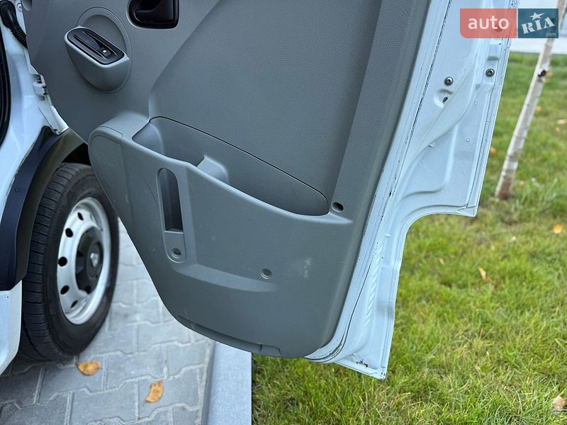 Вантажопасажирський фургон Renault Master 2005 в Хмельницькому