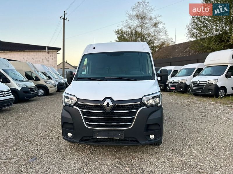 Грузовой фургон Renault Master 2022 в Хусте