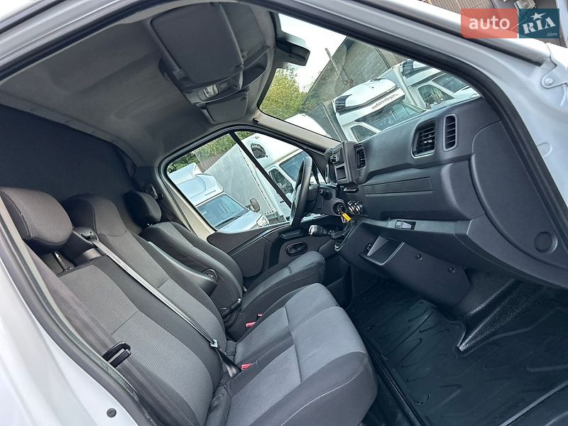Грузовой фургон Renault Master 2022 в Хусте