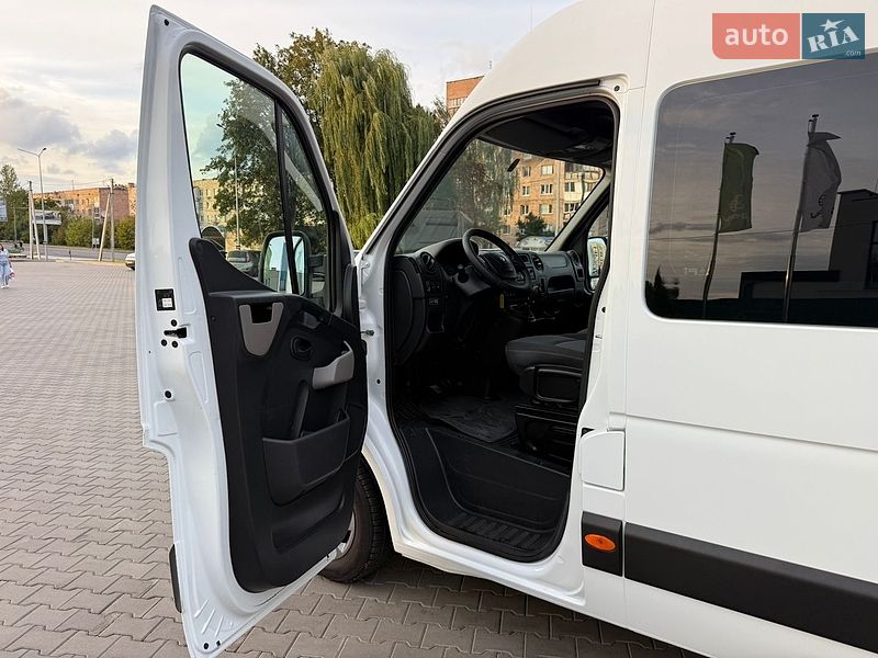 Грузопассажирский фургон Renault Master 2017 в Луцке