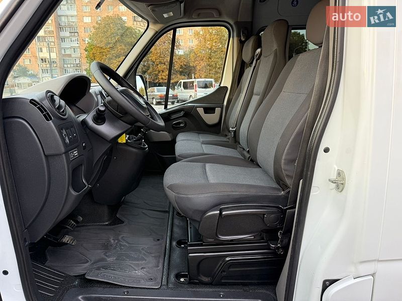 Грузопассажирский фургон Renault Master 2017 в Луцке