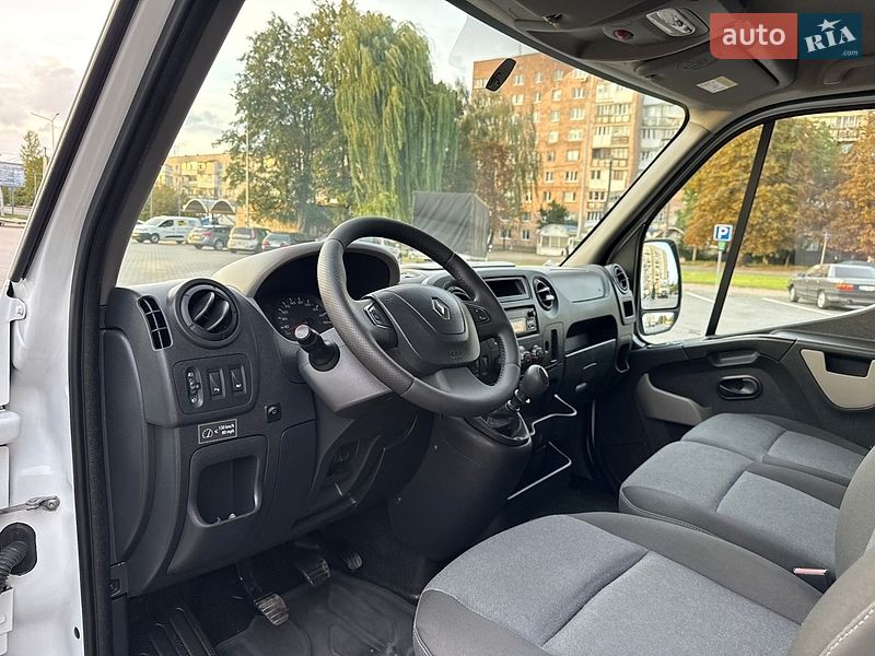 Грузопассажирский фургон Renault Master 2017 в Луцке