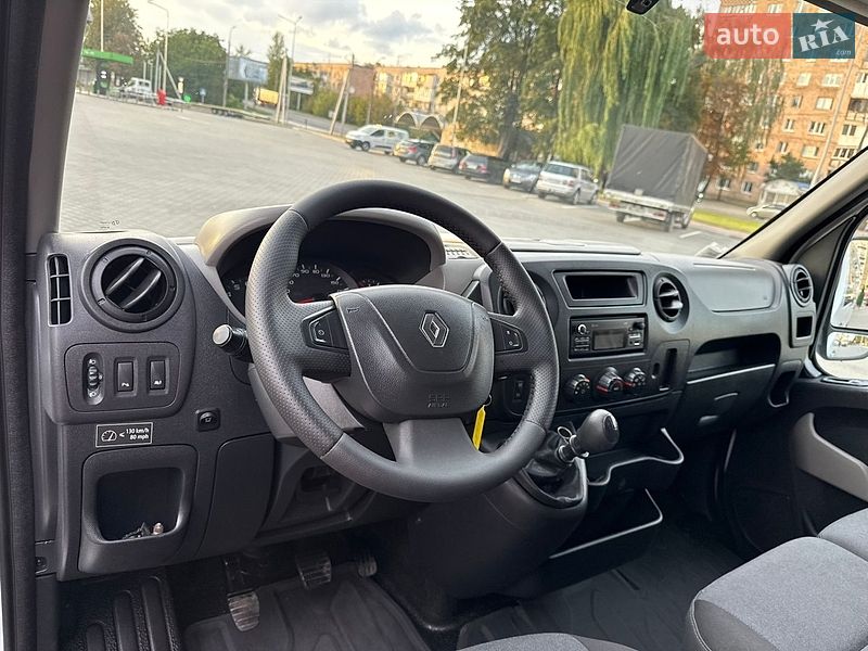 Грузопассажирский фургон Renault Master 2017 в Луцке