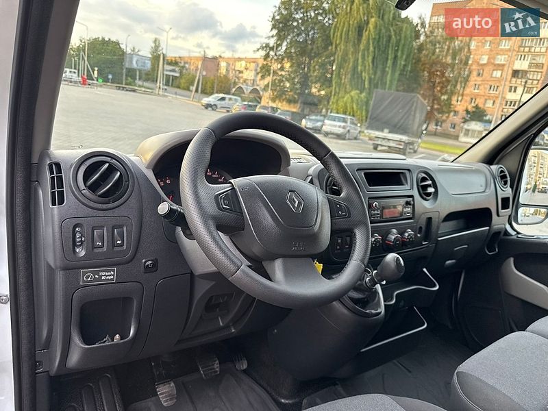 Грузопассажирский фургон Renault Master 2017 в Луцке