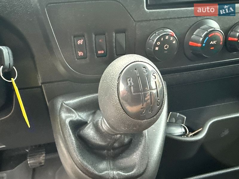 Грузопассажирский фургон Renault Master 2017 в Луцке