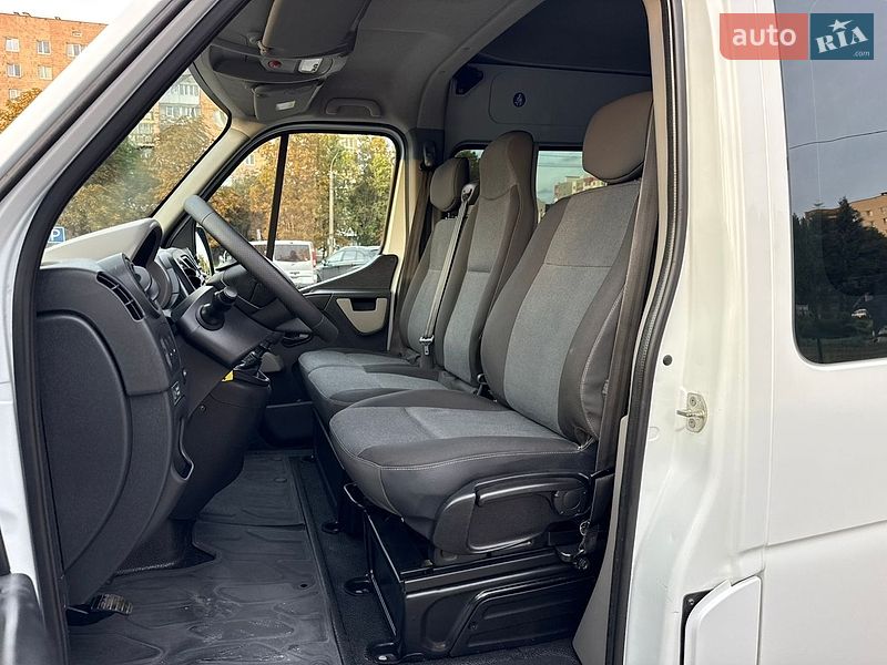 Грузопассажирский фургон Renault Master 2017 в Луцке