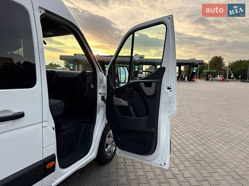 Грузопассажирский фургон Renault Master 2017 в Луцке