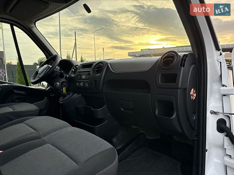 Грузопассажирский фургон Renault Master 2017 в Луцке