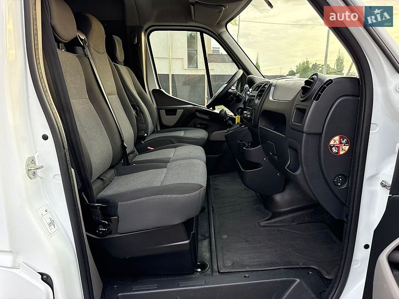 Грузопассажирский фургон Renault Master 2017 в Луцке