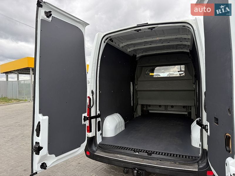 Грузопассажирский фургон Renault Master 2017 в Луцке
