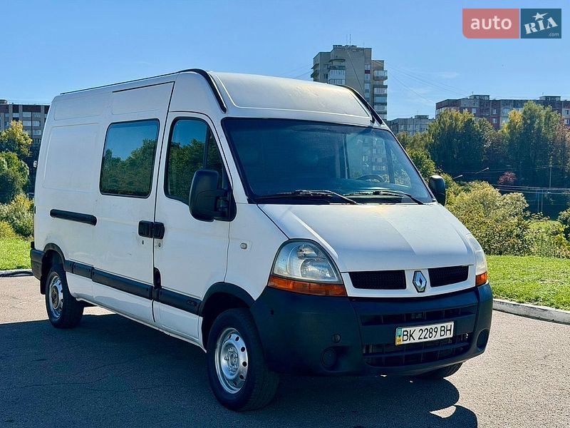 Вантажний фургон Renault Master 2006 в Рівному
