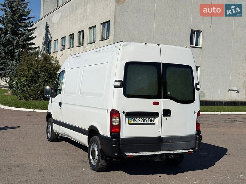 Вантажний фургон Renault Master 2006 в Рівному