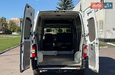 Вантажний фургон Renault Master 2006 в Рівному