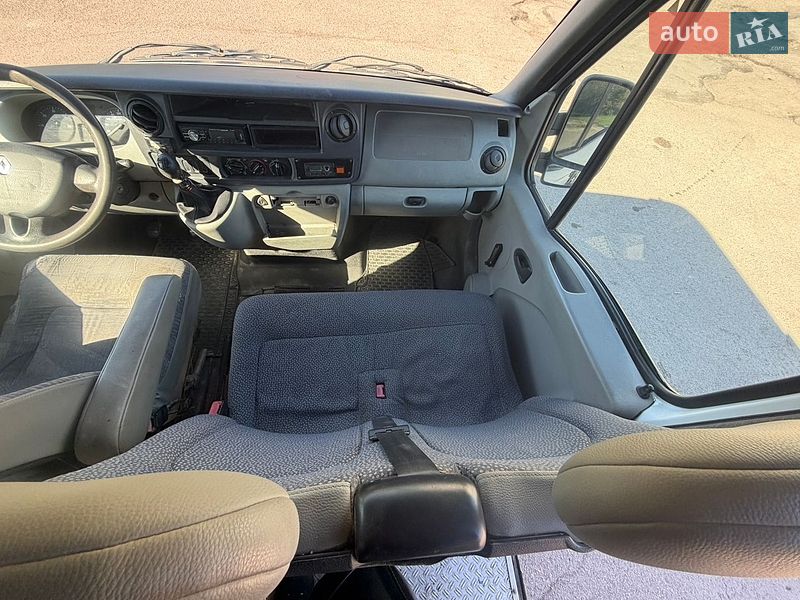 Вантажний фургон Renault Master 2006 в Рівному