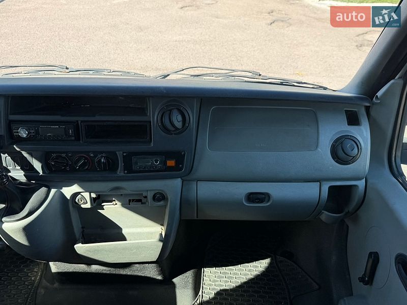 Вантажний фургон Renault Master 2006 в Рівному