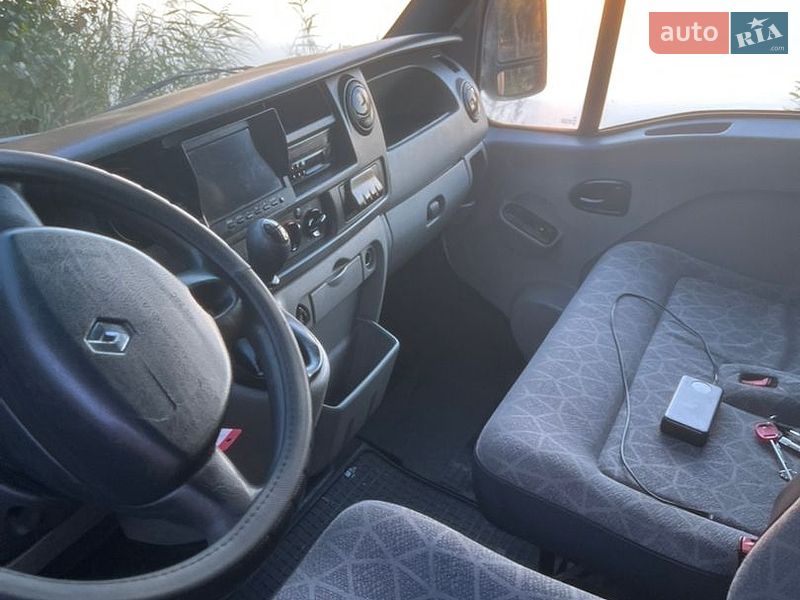 Вантажний фургон Renault Master 2008 в Рівному