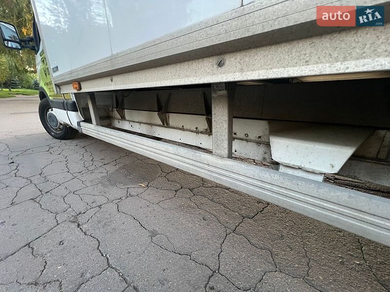 Вантажний фургон Renault Master 2008 в Рівному