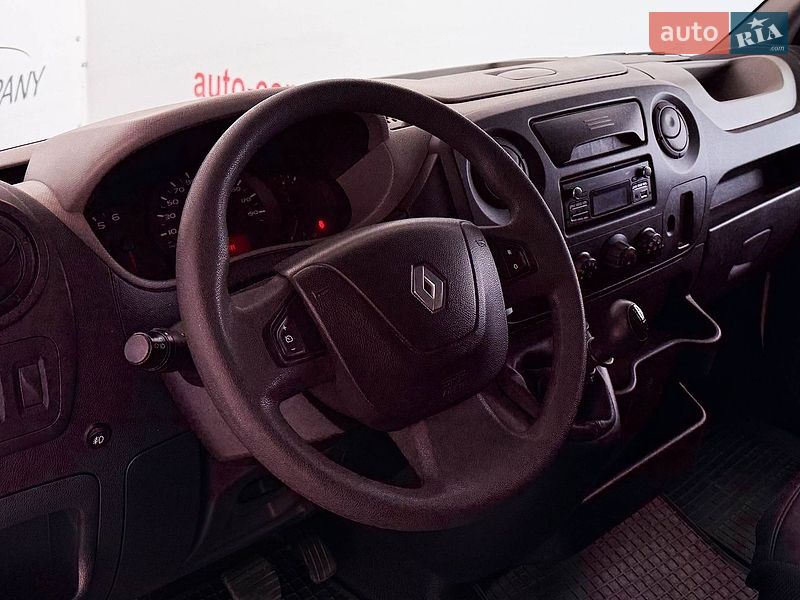 Вантажний фургон Renault Master 2015 в Львові