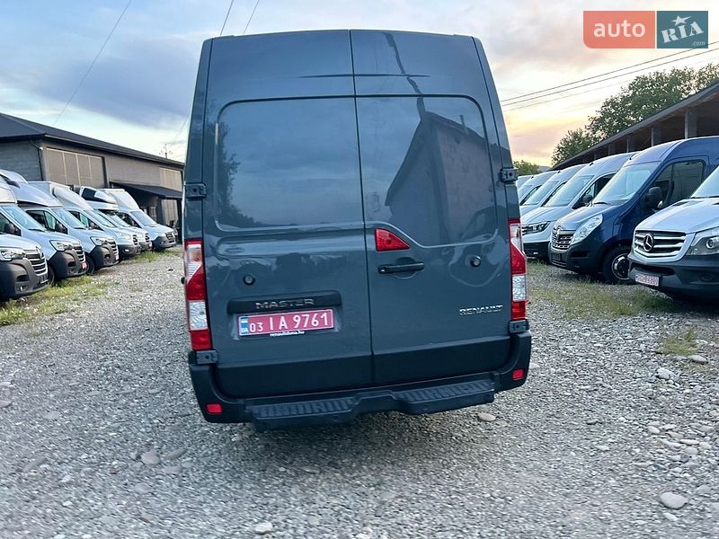 Грузовой фургон Renault Master 2022 в Хусте