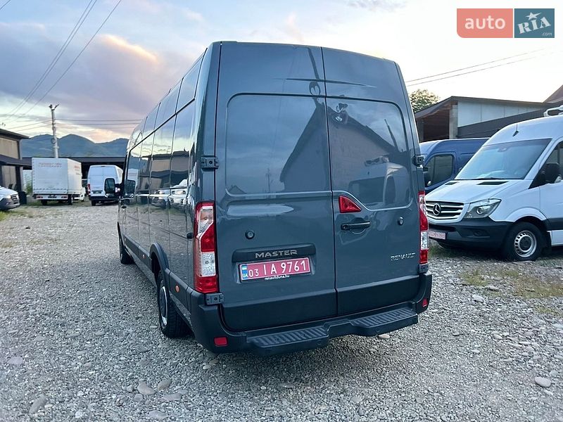 Грузовой фургон Renault Master 2022 в Хусте