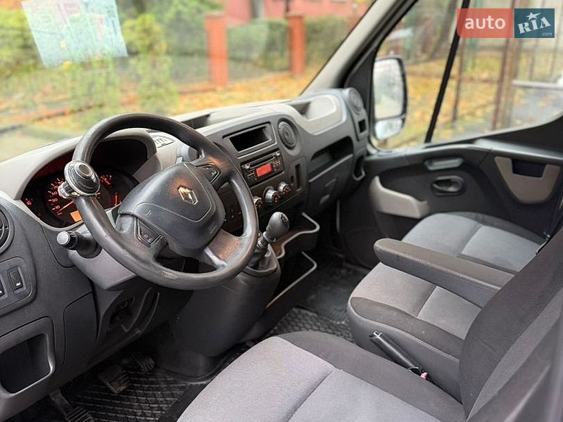 Грузовой фургон Renault Master 2015 в Львове