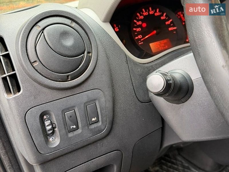 Грузовой фургон Renault Master 2015 в Львове