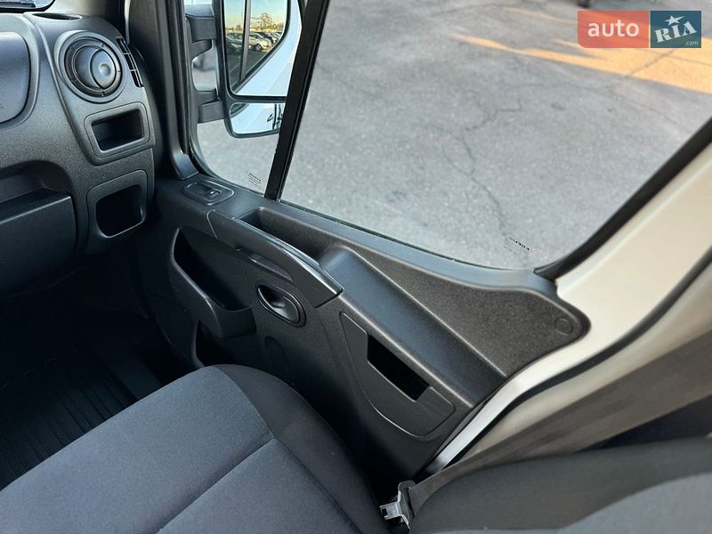 Грузопассажирский фургон Renault Master 2018 в Киеве