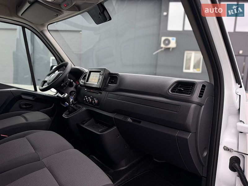 Вантажний фургон Renault Master 2022 в Дубні