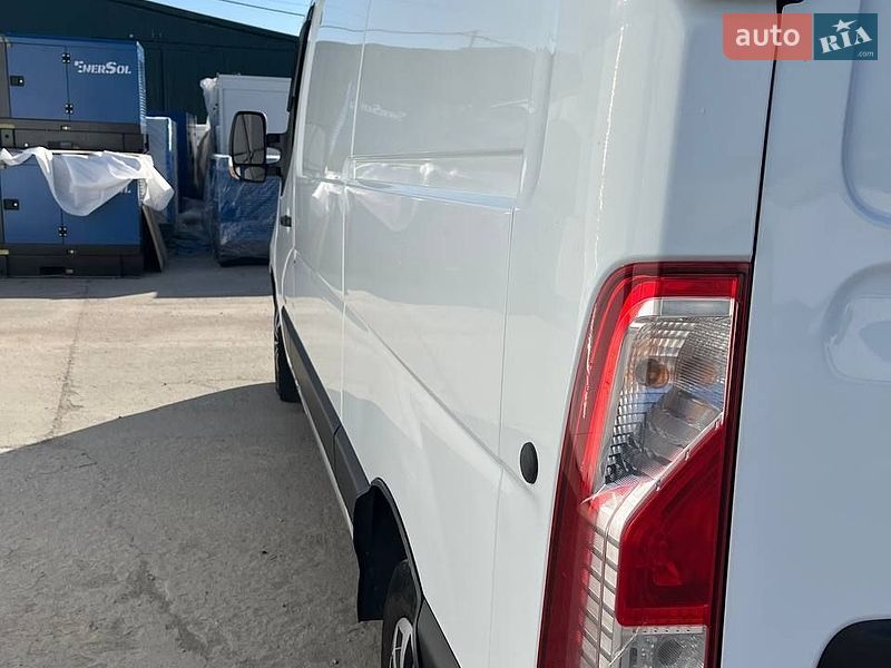 Вантажний фургон Renault Master 2015 в Києві