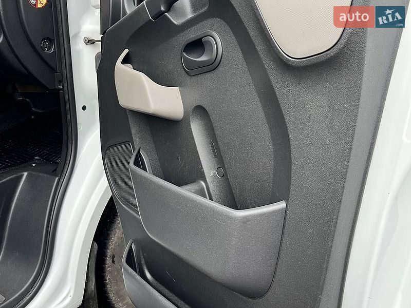 Вантажний фургон Renault Master 2015 в Києві