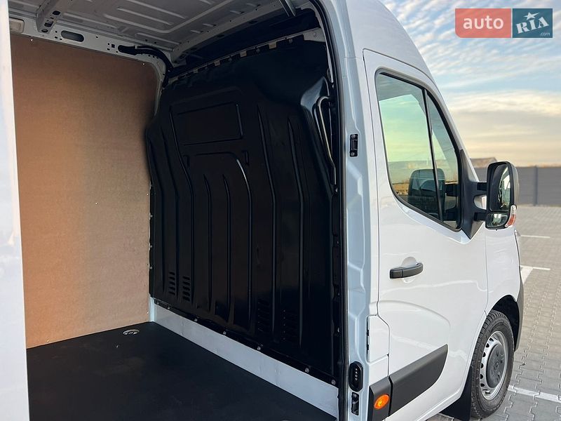 Грузовой фургон Renault Master 2023 в Дубно