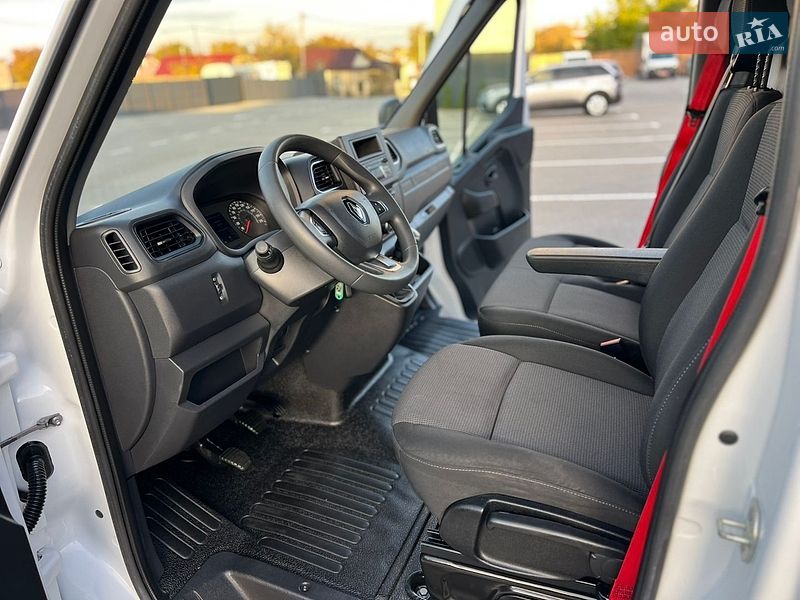 Грузовой фургон Renault Master 2023 в Дубно