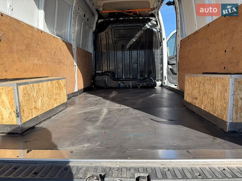 Вантажний фургон Renault Master 2022 в Львові