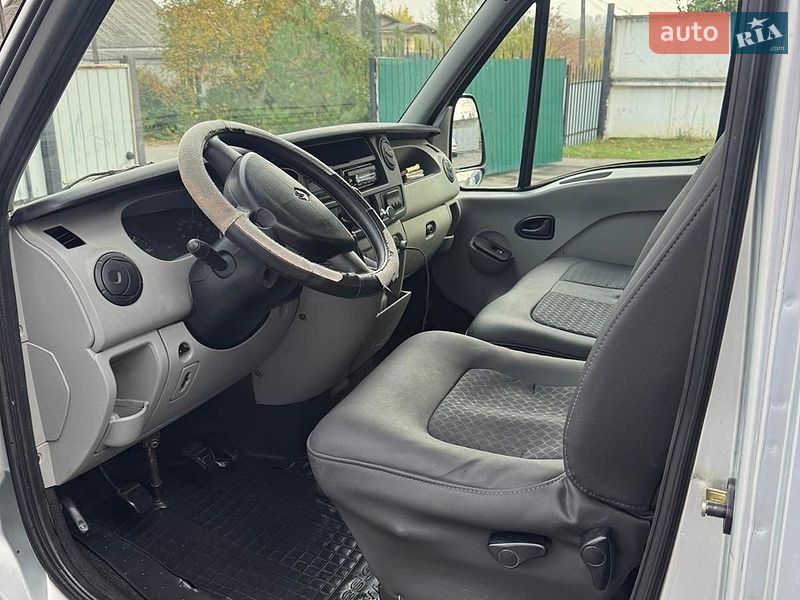 Грузовой фургон Renault Master 2005 в Умани