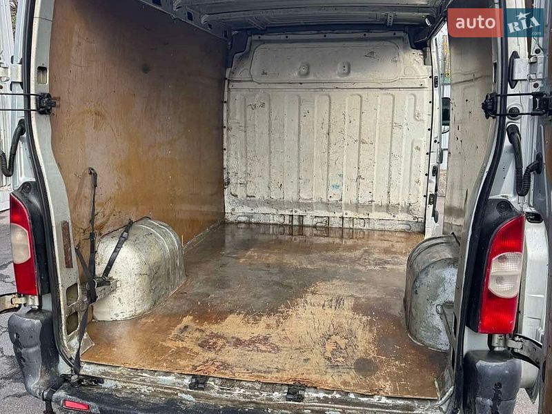 Грузовой фургон Renault Master 2005 в Умани