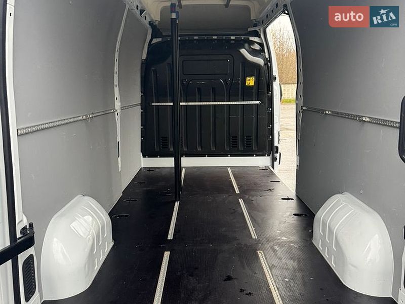 Грузовой фургон Renault Master 2022 в Луцке